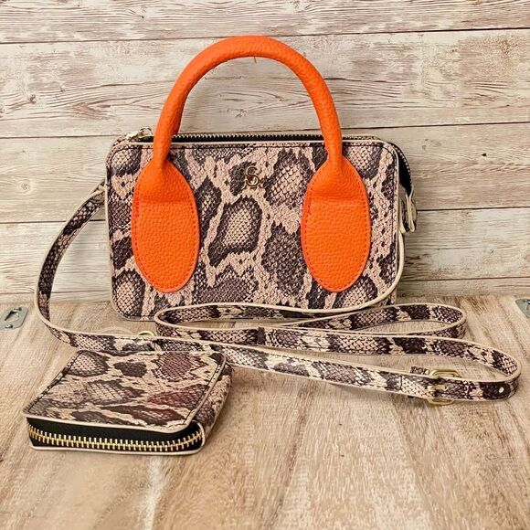 NWT Steve Madden BHENRIK 2 Pcs Animal / Snake print Crossbody bag & Airpods case - Picture 1 of 11